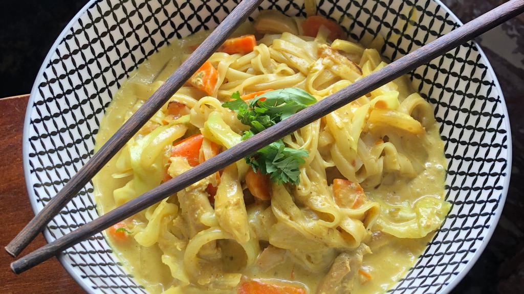 Lion City Lili - Singapore · Hearty, rich & mild...rice noodle sauteed in coconut milk & ginger based yellow curry with cabbage, carrot & onion