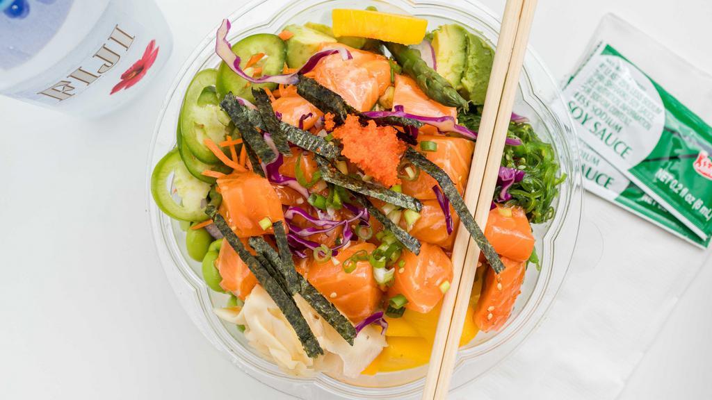 Salmon Lover · Fresh salmon, masago, cucumber, avocado, edamame, onion, kale, lettuce, nori strips, ginger, and black pepper sauce. Served with sushi rice.