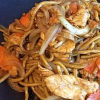 Lo Mein · Yellow noodle with carrot, onion and green onion.