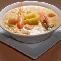 Chupe De Camarones / Shrimp Soup · Gran tazón de sopa de gambas, queso blanco derretido, patatas, arroz al huevo y verduras. / ...