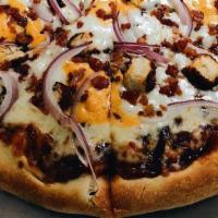 Mojo Bbq · BBQ sauce, grilled chicken, bacon, red onions, cheddar cheese and mozzarella cheese.