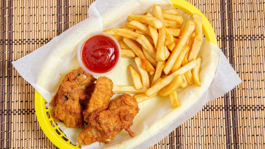 Manna Lunch 4 · OUR FAMOUS CHICKEN WIGS (6PCS) WITH FRENCH FRIES.
NUESTRAS FAMOSAS ALITAS DE POLLO CON PAPAS FRITAS
