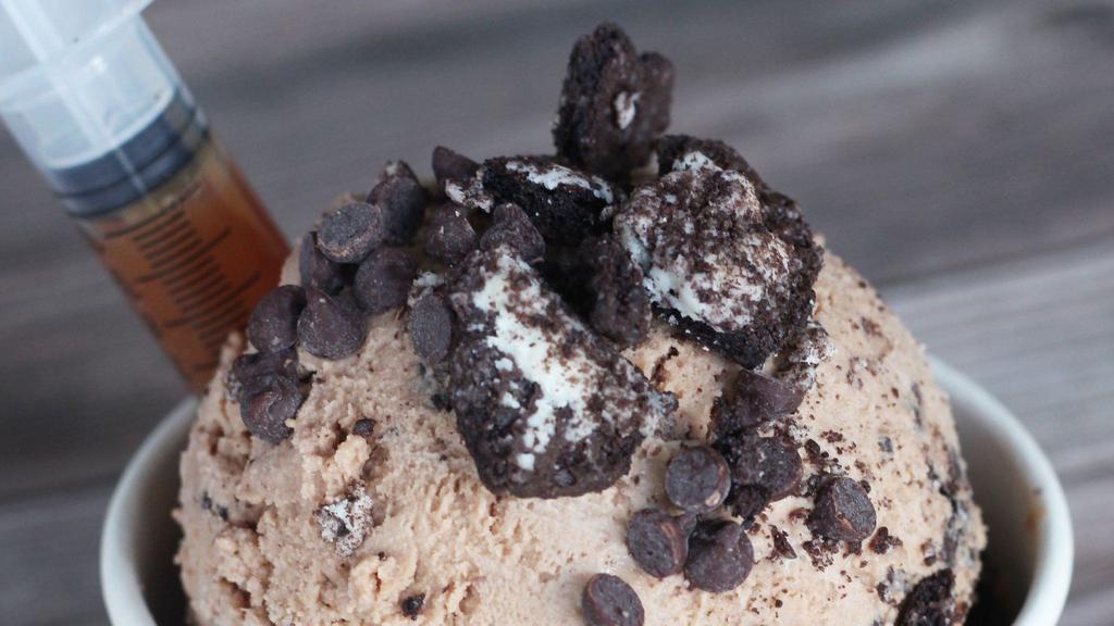 Nutella Splurge Pint · Nutella ice cream served with oreo pieces chocolate chips and a caramel syringe.