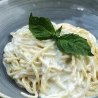 Parmesano · Spaghetti, parmesan cream, all natural chicken