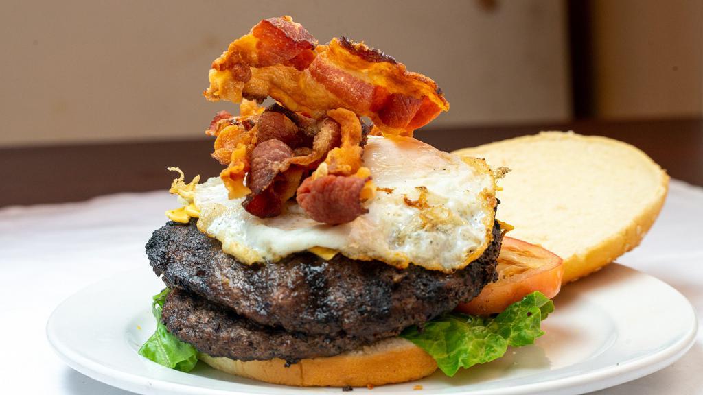 Hamburguesa Monster · Double burger, double cheese, double bacon, double egg, lettuce, tomato, potato sticks, sauces.
