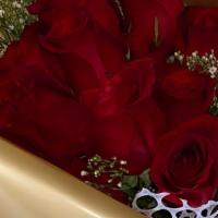 Classic Two Dozen Roses · Includes:
Classic Style Wrapping
24 Roses (Color of your choice)
Baby Breath or similar fill...