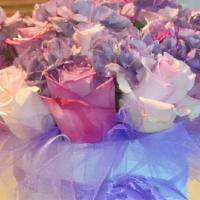Small  Luxe Rose Box · Includes:

12 roses (Color of your choice)
Ribbon & Tulle (Color of your choice)
Rose Box (C...