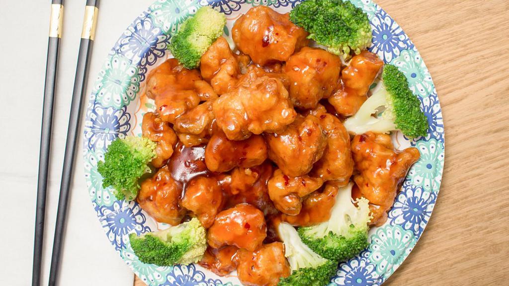 General Tso'S Chicken · Tender pieces of chicken lightly battered in lotus flour, sautéed with broccoli, dried chili pepper in a slightly sweet, tangy and spicy sauce.