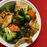 Chicken W Broccoli · Chicken mix with broccoli and carrot in brown sauce