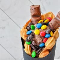 Just Chocolate · Original waffle, chocolate ice cream, oreo, kinder bueno, m&m and chocolate syrup.