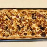 Gables Ppole · Regular dough, alfredo sauce, mozzarella cheese, gorgonzola, cauliflower, bacon and spicy ho...