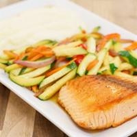 Baked Salmon · Baked salmon, mashed potatoes and vegetables (bell pepper, carrots and zucchini).