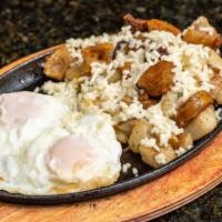 Desayuno Montañero / Mountaineer Breakfast · Chorizo, Chicharrón, Papas, Queso, y tu elección de huevos. / Chorizo, pork rinds, potatoes,...