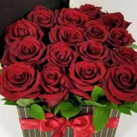 Roses Red Box · 16 Premium roses arrangement in a box.

(the color of the box could chance)