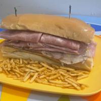 Medianoche /  Croissant Sandwich · Pan medianoche, cerdo asado, jamón de york, queso suizo, pepinillo encurtido, mantequilla, m...