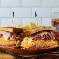Der Reuben · An irresistible combination of either lean corned beef, pastrami or Turkey with swiss cheese...