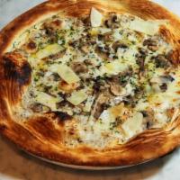Positano Pizza · truffle cream, mozzarella, mushrooms, parsley, parmigiano reggiano DOP, black pepper, EVO