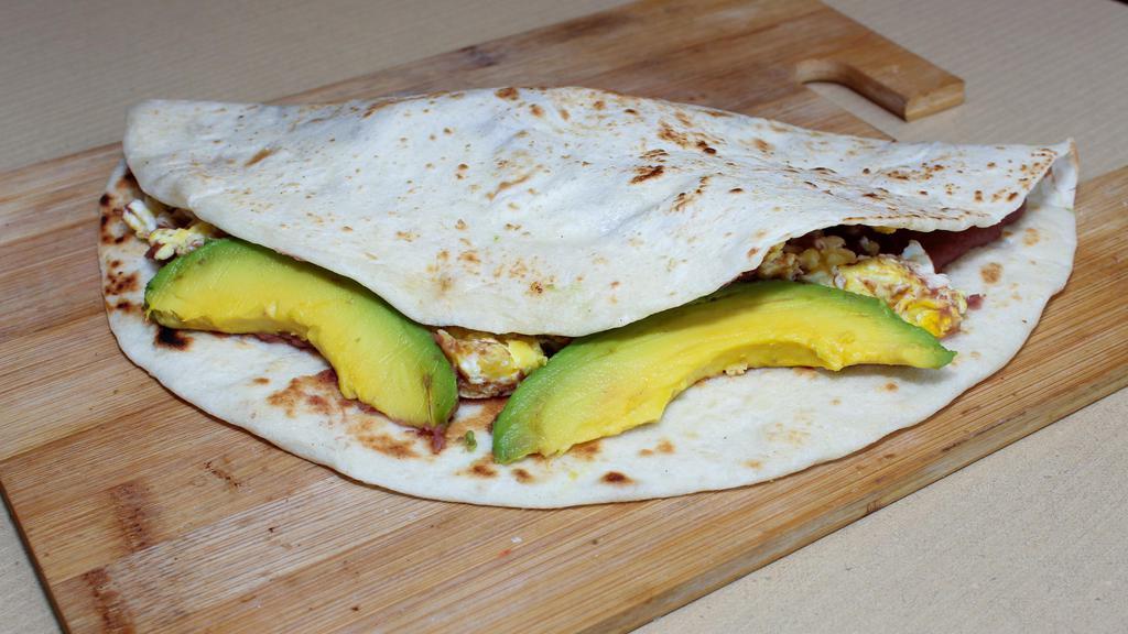 Baleada Con Aguacate · frijoles, queso, mantequilla y aguacate.