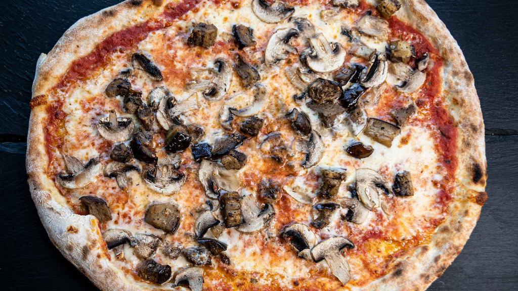 Pizza Veggie · TOMATO SAUCE, MOZZARELLA, EGGPLANTS, MUSHROOMS