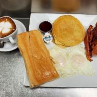 Casavana Breakfast · 2 eggs any style with a choice of ham or bacon, 2 pancakes, toast, and café con leche.