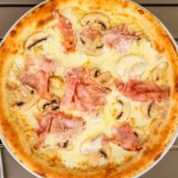 Pizza Biancaneve · Mozzarella, mascarpone cheese, ham, mushroom and truffle oil.
