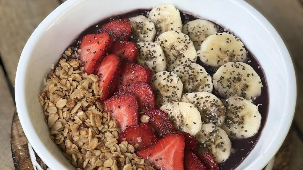 Classic Ps Green · Vegan. Açaí, bananas and strawberry, topped with banana slices, strawberries, chia seed and granola.