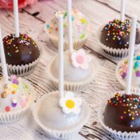 Cake Pops · Vanilla with dulce de leche , Chocolate with chocolate or vanilla-vanilla