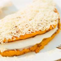 Cachapa De Pollo (Chicken Sweet Corn Cake) · Cachapa de pollo y queso de mano con queso rayado on top