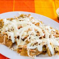 Chilaquil · Chips in green or red sauce with chicken, cheese and sour cream.
Totopos  en salsa verde o r...