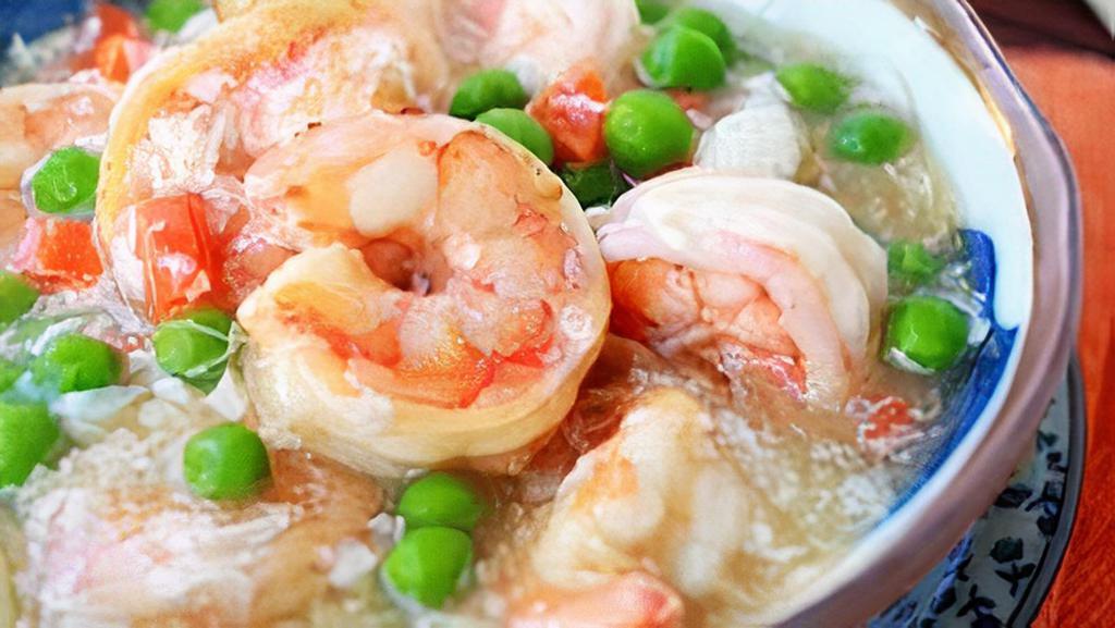 Shrimp With Lobster Sauce虾龙糊 · Shrimp with peas ,carrots,and eggs in a creamy whitel sauce.