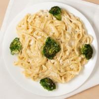 1/2 Fettucini Alfredo · Rich butter and parmesan sauce.