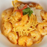 Pasta Macho Con Camarones · Shrimps and spaghetti in a Peruvian creamy sauce made with roasted peppers, aji amarillo and...