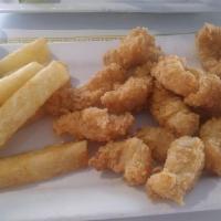 Chicharrón De Pescado Con Papas Fritas / Fish Rinds With Fries · 