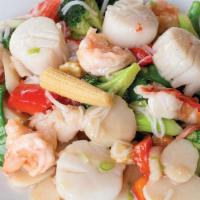 Seafood Delight · Fresh jumbo shrimp, scallop and king crab meat sauteed with chinese vegetable in white sauce.