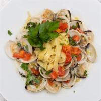 Fettuccine Alle Vongole · House-made Fettuccini, clams sautéed in olive oil & garlic, white wine sauce, diced tomatoes...