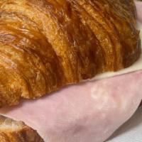 Croissant De Jamon Y Queso / Ham And Cheese Croissant · 