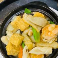 Seafood Stone Pot · Shrimp, squid, tofu and veggies with curry suace