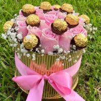 Caja De Rosas Y Chocolates · Caja de rosas y chocolates