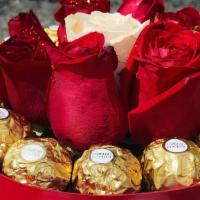 Caja De Chocolate Y Rosas  · Chocolates Ferrero y rosas