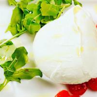 Burrata · Italian cow milk cheese, made of mozzarella and cream, with arugula and cherry tomato.