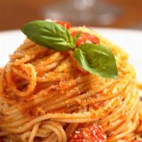 Spaghetti Tomato Sauce & Basil · Spaghetti with tomato sauce and basil.