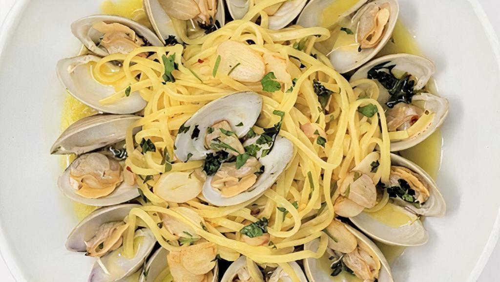 Linguine Vongole · Farm raised clams, garlic,  olive oil, lemon,  crushed peppers