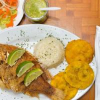 Mojarra Frita, Arroz, Tostones, Y Ensalada / Fried Snapper With Rice, Fried Plantains, And Salad · 
