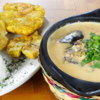 Cazuela De Mariscos Con Arroz Y Tostones / Seafood Soup With Rice And Fried Plantains · 