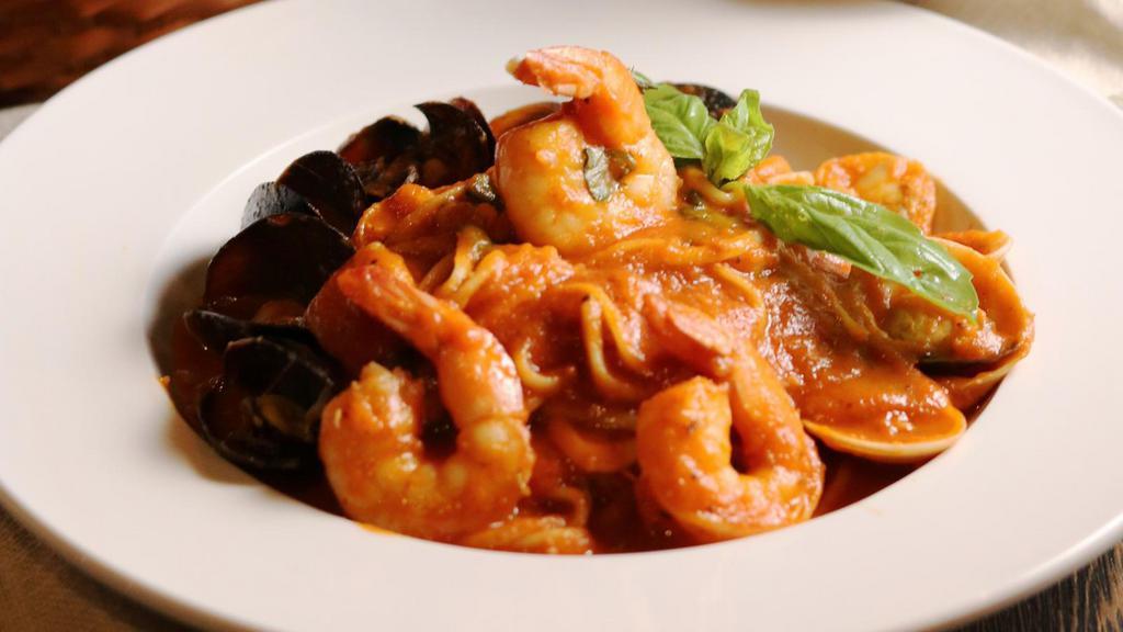 Linguine Con Frutos Del Mar · Clams, mussels, fish, and shrimp served over a bed of linguine pasta in marinara sauce served with a small salad.
