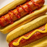 Hot Dog (2 Pcs) · Quarter pound a big bit. / Un cuarto de libra un poco más.