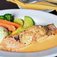 Salmon Aragosta · Filet of salmon with crab meat in creamy lobster sauce.