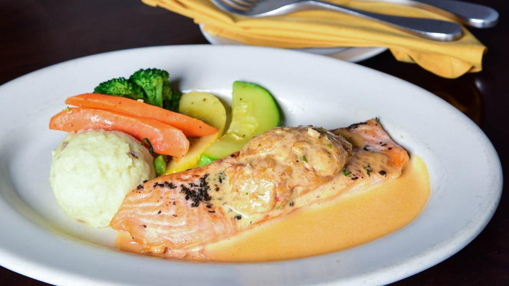 Salmon Aragosta · Filet of salmon with crab meat in creamy lobster sauce.