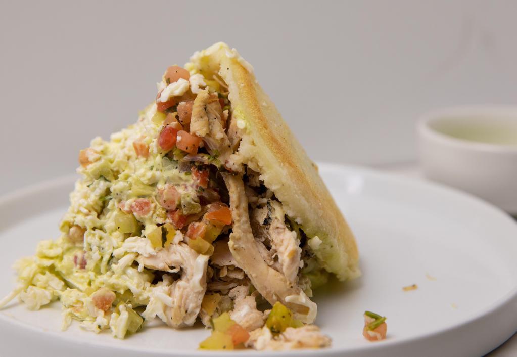 Grill Chicken · Arepa Rellena con Pechuga de Pollo al Grill rebanada finamente, Pico de Gallo, Salsa y Queso rallado Blanco