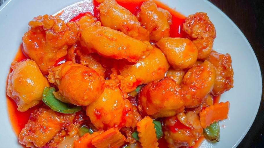 Sweet & Sour Chicken (Appetizers) · Battered and fried with pineapple chunks, green pepper, and carrots glazed in a sweet and sour sauce.